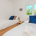 Aparthotel House Calm Forest 5 Minutes Walking From The Sandy Privlaka (Zadar)