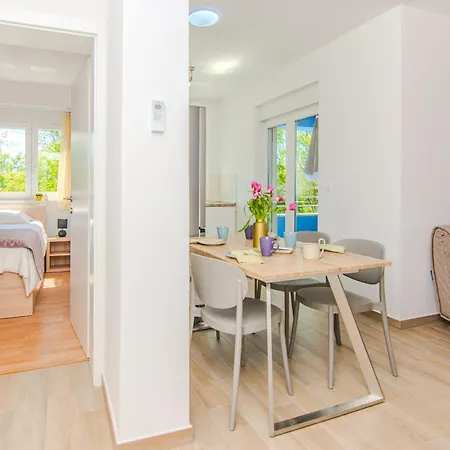 Hotel apartamentowy House Calm Forest 5 Minutes Walking From The Sandy