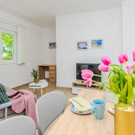 Hotel apartamentowy House Calm Forest 5 Minutes Walking From The Sandy *