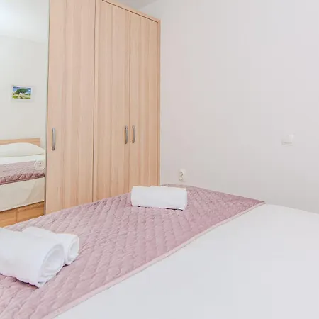 Hotel apartamentowy House Calm Forest 5 Minutes Walking From The Sandy *