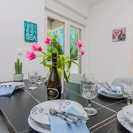 Hotel apartamentowy House Calm Forest 5 Minutes Walking From The Sandy *
