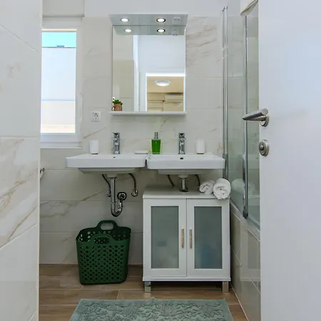 House Calm Forest 5 Minutes Walking From The Sandy Привлака