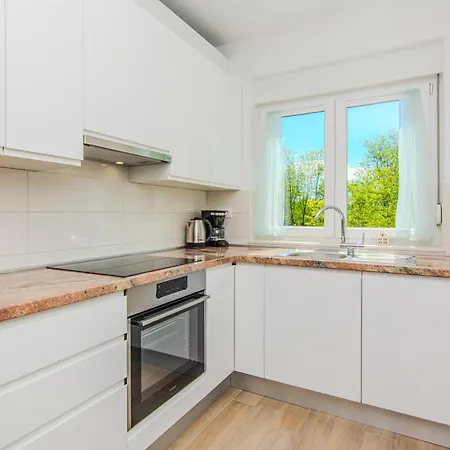 House Calm Forest 5 Minutes Walking From The Sandy Hotel apartamentowy