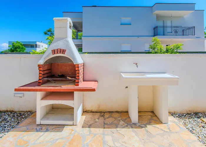 Ξενοδοχείο με διαμερίσματα House Calm Forest 5 Minutes Walking From The Sandy