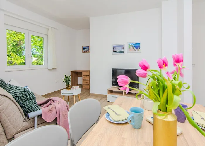 Ξενοδοχείο με διαμερίσματα House Calm Forest 5 Minutes Walking From The Sandy *