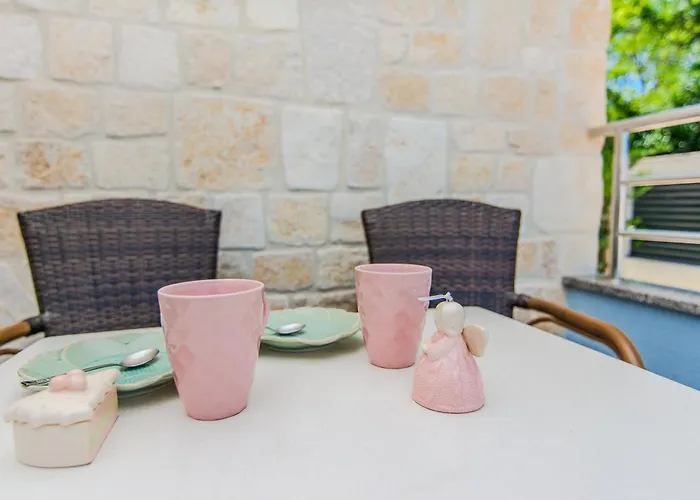 Ξενοδοχείο με διαμερίσματα House Calm Forest 5 Minutes Walking From The Sandy Privlaka (Zadar)