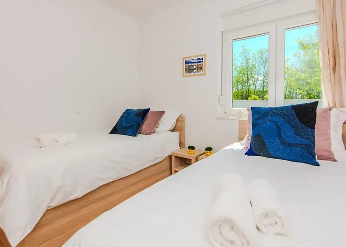 Ξενοδοχείο με διαμερίσματα House Calm Forest 5 Minutes Walking From The Sandy Privlaka (Zadar)