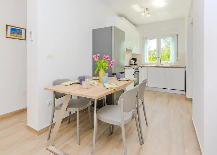 House Calm Forest 5 Minutes Walking From The Sandy Ξενοδοχείο με διαμερίσματα