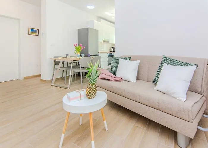 House Calm Forest 5 Minutes Walking From The Sandy Ξενοδοχείο με διαμερίσματα *