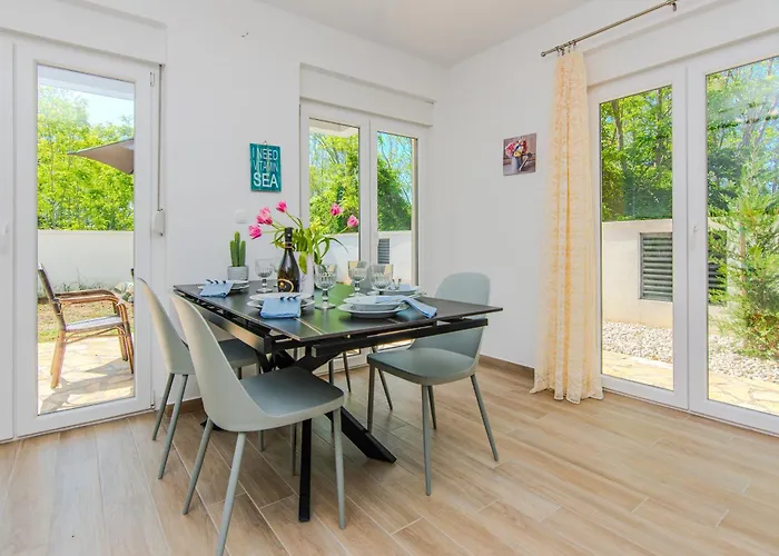 Ξενοδοχείο με διαμερίσματα House Calm Forest 5 Minutes Walking From The Sandy