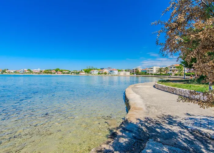 Ξενοδοχείο με διαμερίσματα House Calm Forest 5 Minutes Walking From The Sandy Privlaka (Zadar)