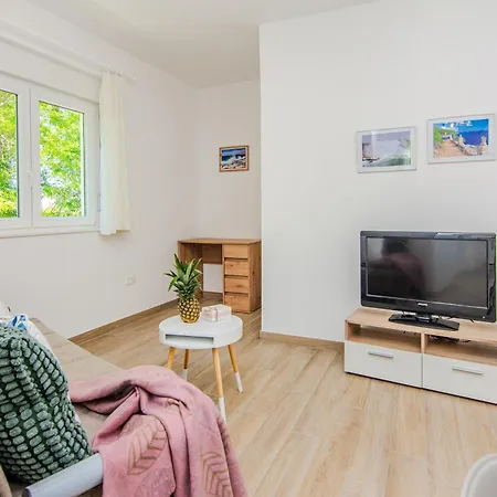 House Calm Forest 5 Minutes Walking From The Sandy Privlaka (Zadar)