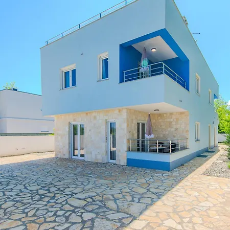 House Calm Forest 5 Minutes Walking From The Sandy * Privlaka (Zadar)