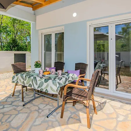 Aparthotel House Calm Forest 5 Minutes Walking From The Sandy Privlaka (Zadar)