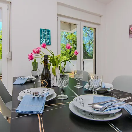 Aparthotel House Calm Forest 5 Minutes Walking From The Sandy Privlaka (Zadar)